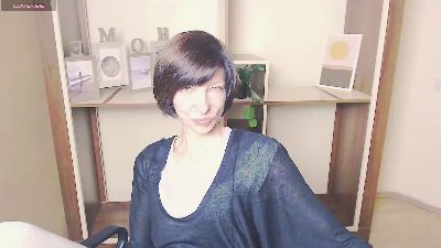 AngelinaLess_ from United States